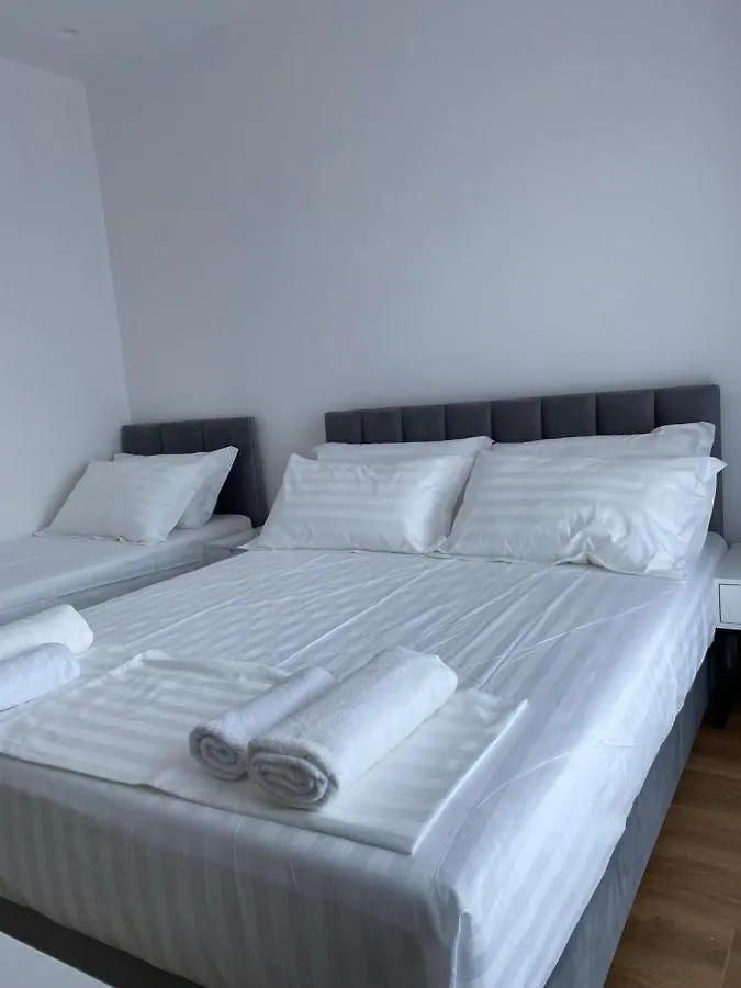 Sea & Lake View Villa 사밀 3*,